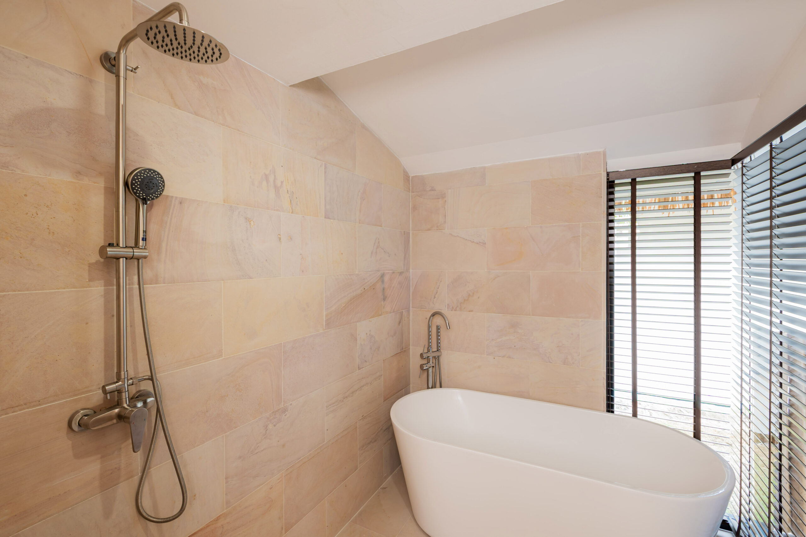 Bathtub sea view pool villa